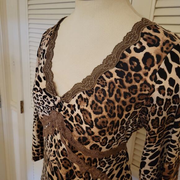 Ambrielle Small Y2K Leopard Print Lace Trim Deep V-Neck Tie Waist Top - Picture 3 of 6